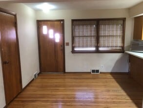 32 University Ct in Normal, IL - Building Photo - Building Photo