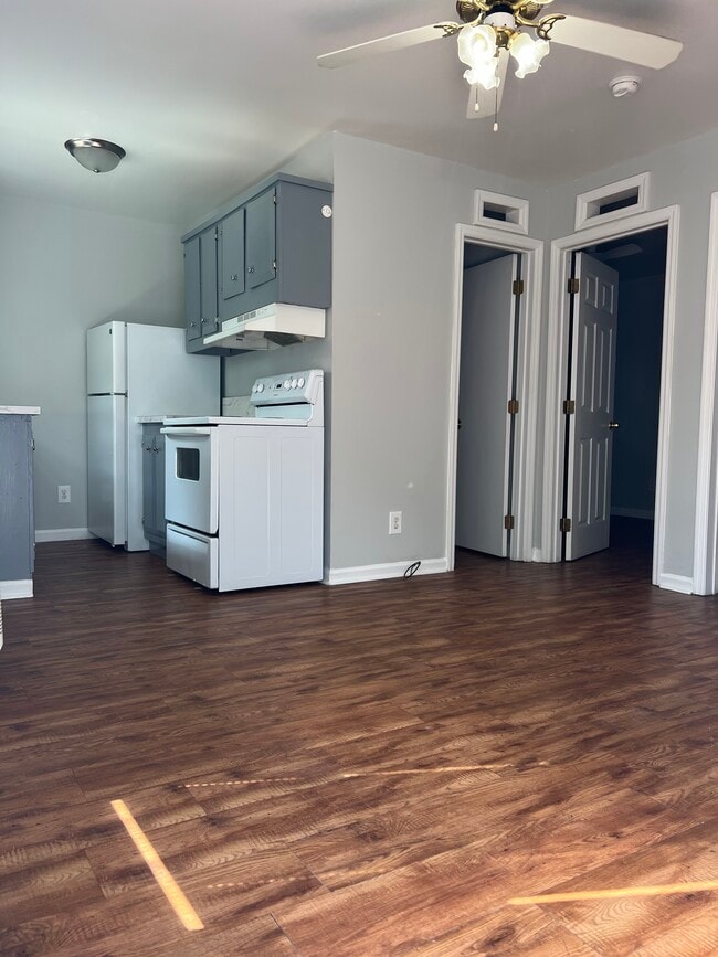 2411 S Fraser St, Unit 2-Bedroom in Georgetown, SC - Foto de edificio - Building Photo