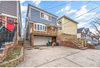 93 Lord Ave, Unit 1 in Bayonne, NJ - Foto de edificio - Building Photo