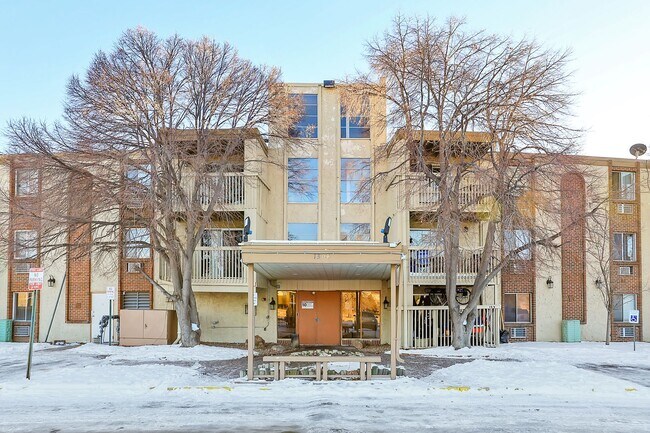 property at 1304 S Parker Rd