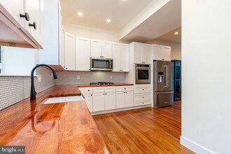 412 Sepviva St in Philadelphia, PA - Building Photo - Building Photo