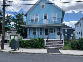 50 Windsor Rd, Unit 1 in Medford, MA - Foto de edificio - Building Photo