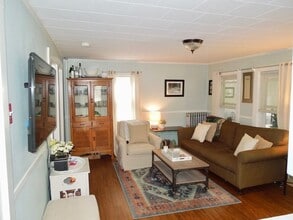 301R Court St in Plymouth, MA - Building Photo - Building Photo
