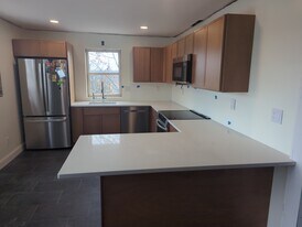 163 Franklin St, Unit Unit B in Winooski, VT - Building Photo