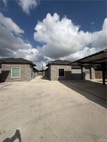 9 Venus Dr in Edinburg, TX - Building Photo