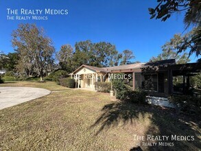 218 Temple Cir in Eustis, FL - Building Photo - Building Photo