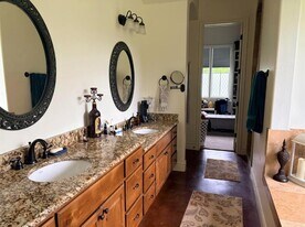 1603 Las Entradas Dr in Spicewood, TX - Building Photo