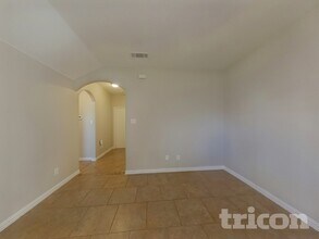 12216 Hunters Crossing Ln in Burleson, TX - Foto de edificio - Building Photo