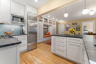 43 Linnaean St, Unit 25A in Cambridge, MA - Foto de edificio - Building Photo