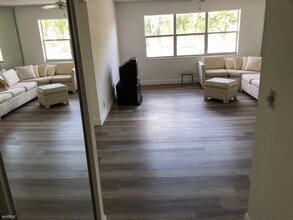 420 SE 2nd Ave-Unit -Apt B23 in Deerfield Beach, FL - Building Photo - Building Photo
