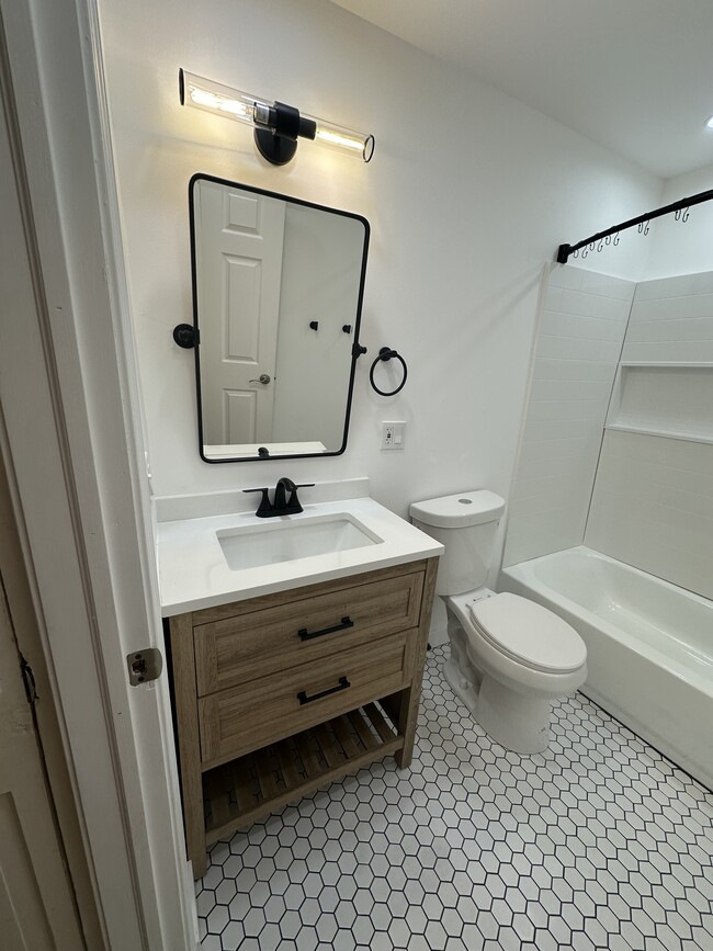102 Savoy Ave, Unit 102 in Springfield, MA - Building Photo - Building Photo