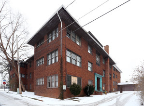 223 5th St NE in Massillon, OH - Foto de edificio - Building Photo