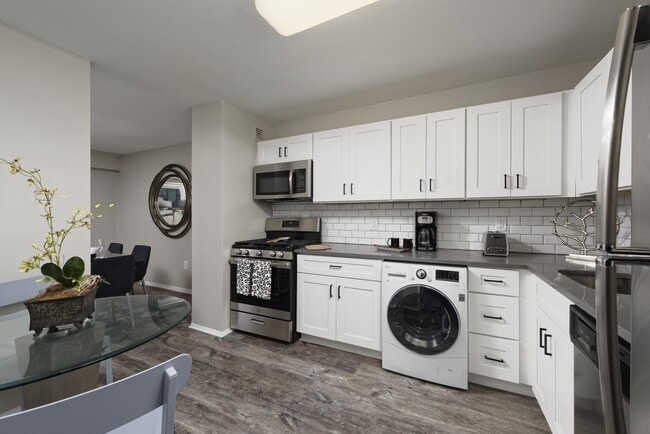 Trillium in Fairfax, VA - Foto de edificio - Building Photo