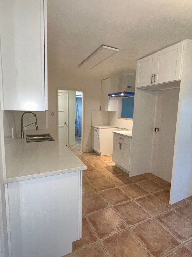 1033 Pearl St, Unit Front in Santa Monica, CA - Foto de edificio - Building Photo