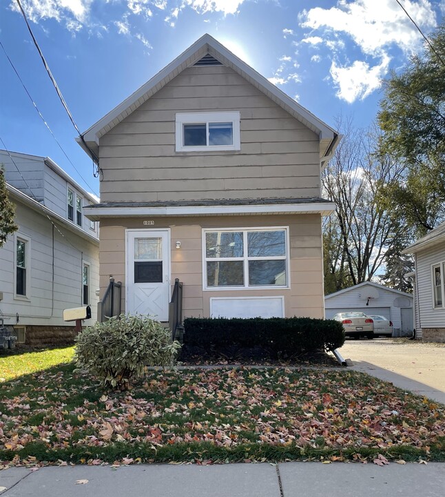 1005 Harney Ave in Oshkosh, WI - Building Photo