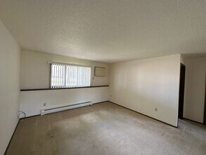 1319 32nd Ave SW in Minot, ND - Building Photo - Building Photo