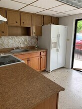 1442 NW 1st St-Unit -1 in Miami, FL - Foto de edificio - Building Photo