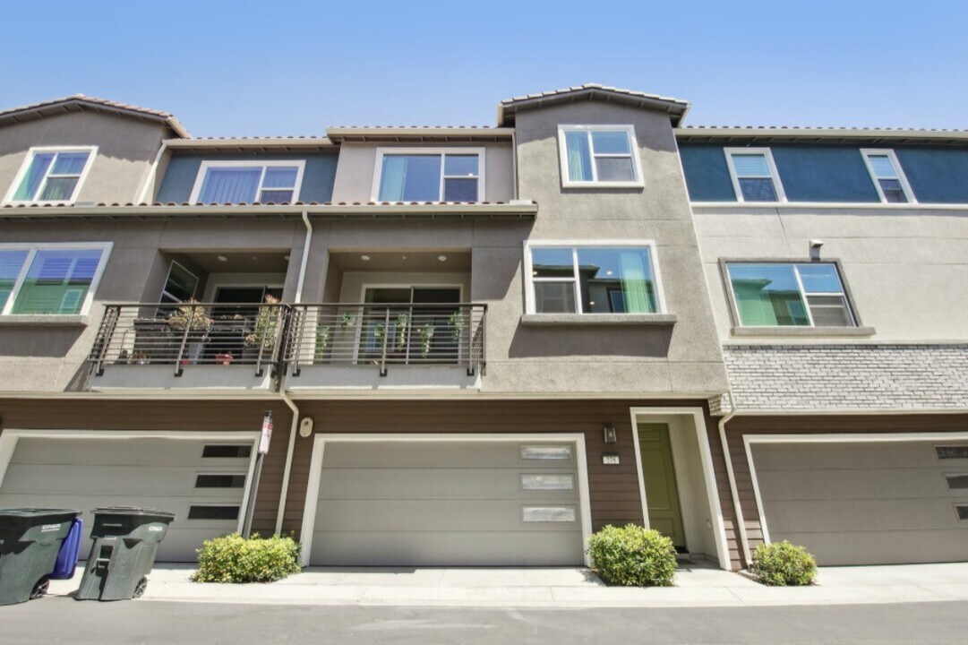 275 Carmona in Lake Forest, CA - Building Photo