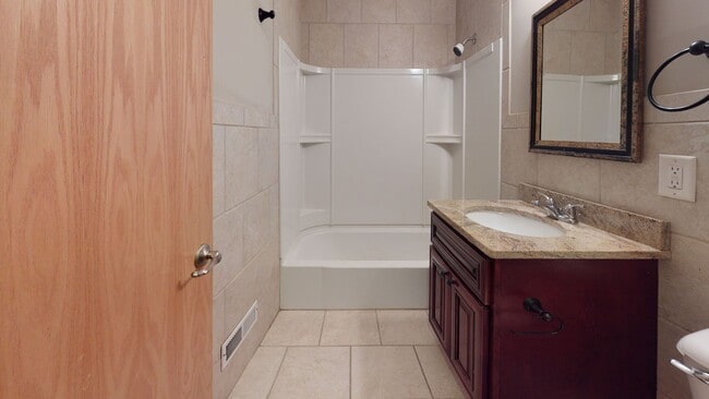 2310 Como Ave SE in Minneapolis, MN - Building Photo - Building Photo