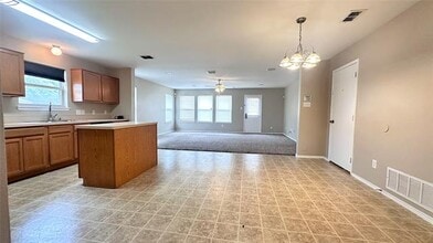 644 Rain Lily Dr in Desoto, TX - Building Photo - Building Photo