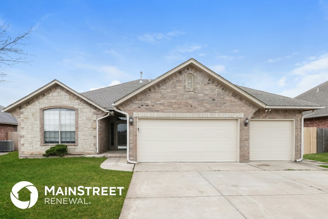 201 Stone Ridge Ln in Midwest City, OK - Building Photo