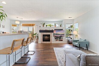 8427 S Hoyt Way, Unit 201 in Littleton, CO - Building Photo - Building Photo