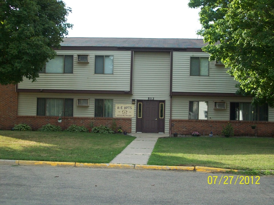 512 Vernon Ave in Morgan, MN - Building Photo