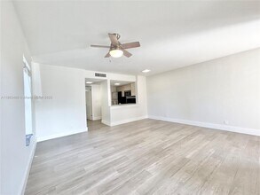 6340 La Costa Dr in Boca Raton, FL - Foto de edificio - Building Photo