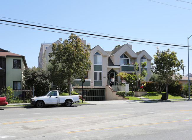 Oxford Villa Apartments in Los Angeles, CA - Building Photo - Building Photo