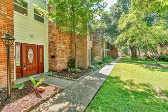 1255 Blalock Rd in Houston, TX - Building Photo - Building Photo