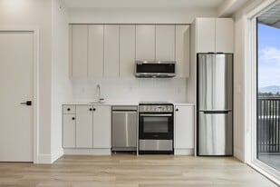 45497 Campus Dr in Chilliwack, BC - Building Photo