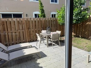 2423 SE 11th St in Homestead, FL - Building Photo - Building Photo