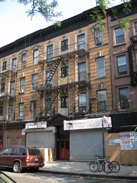 561 Gates Ave in Brooklyn, NY - Building Photo