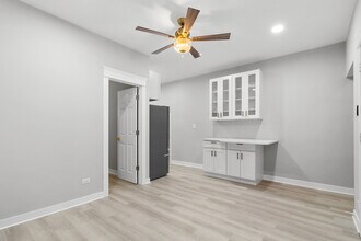 1127 W Farwell Ave in Chicago, IL - Foto de edificio - Building Photo