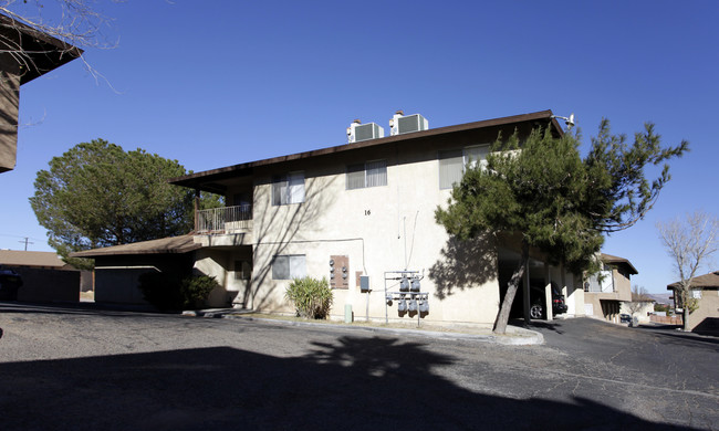 1331 Barstow Rd in Barstow, CA - Foto de edificio - Building Photo