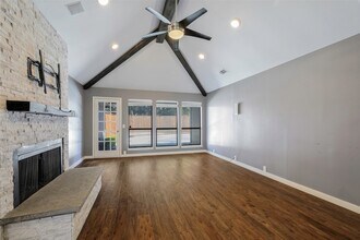 2412 Ables Dr in Plano, TX - Foto de edificio - Building Photo