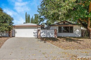 1620 Monarch Ln in Davis, CA - Building Photo