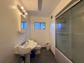 12956 Yerba St in North Hollywood, CA - Foto de edificio - Building Photo