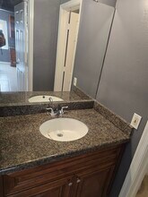 5925 NW 23rd St in Lauderhill, FL - Foto de edificio - Building Photo