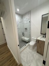 10919 Hesby St, Unit 3 in North Hollywood, CA - Foto de edificio - Building Photo