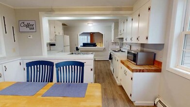 54 Burleigh Rd in Bangor, ME - Building Photo - Building Photo