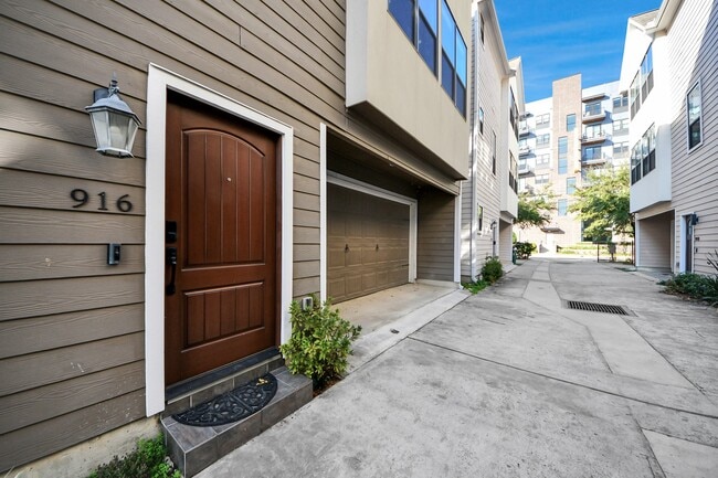 916 W 20th St in Houston, TX - Building Photo - Building Photo