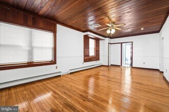 2206 S Fern St in Arlington, VA - Building Photo - Building Photo