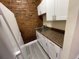 107 Queensberry St, Unit 5 Apartamentos