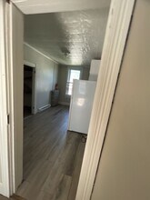 582 Sunbury St, Unit Apt 3 in Minersville, PA - Building Photo - Building Photo