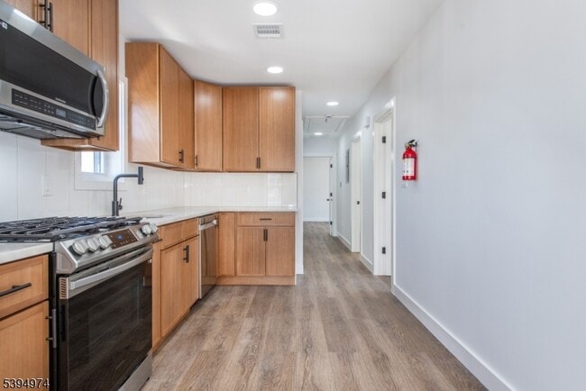 210 Ellis Ave in Irvington, NJ - Building Photo - Building Photo