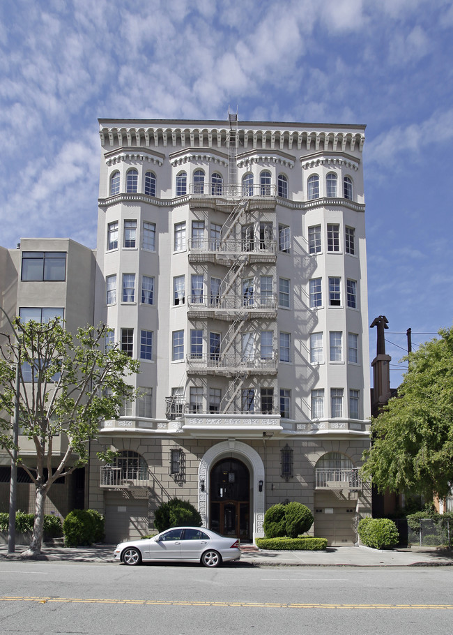 Crown Towers Apartments in San Francisco, CA - Building Photo - Building Photo