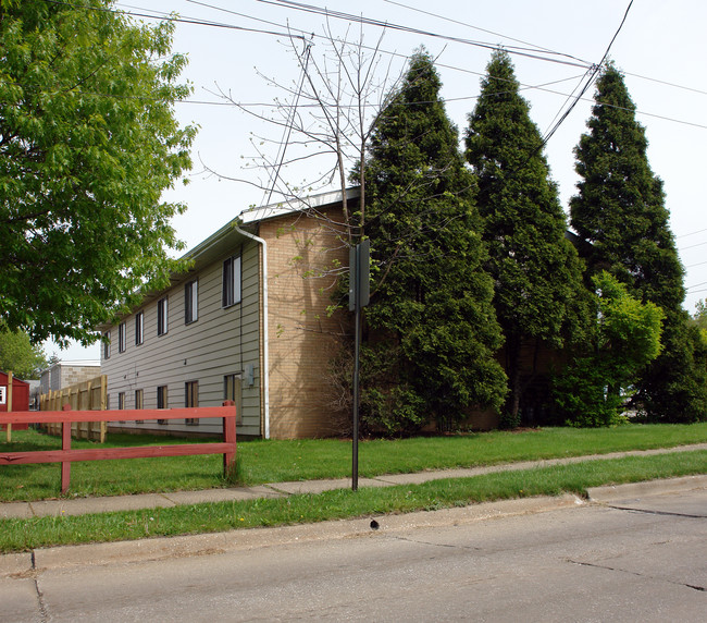 Multi Family Bldg in Akron, OH - Building Photo - Building Photo