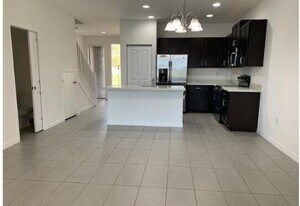 1087 NW 33rd Manor in Pompano Beach, FL - Building Photo