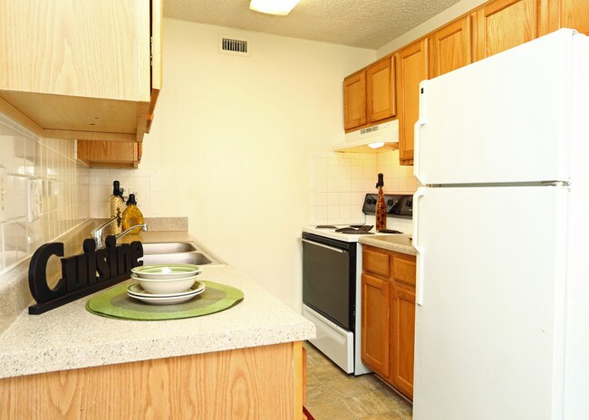 Princeton Court in Dallas, TX - Building Photo - Building Photo